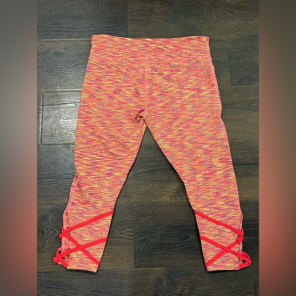 VOGO Athletica Vibrant Pink Capri Leggings - Picture 4 of 6